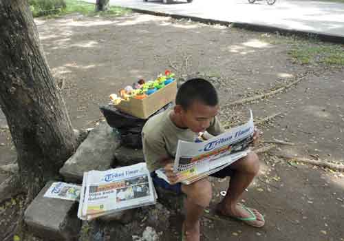 Loper-koran-lagi-membaca-compressd