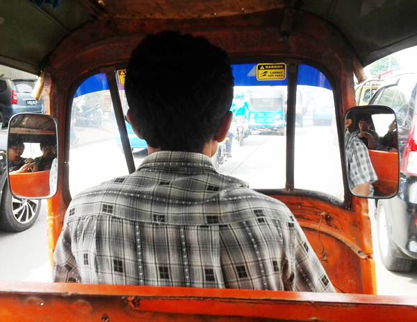 Naik-Bajaj-di-Jakarta