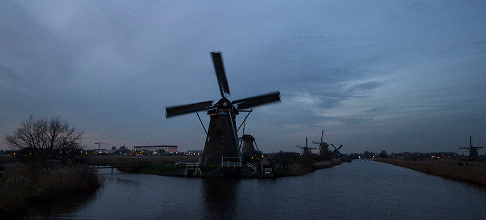 Kincir-Angin-Kinderdijk-Belanda-Sungai