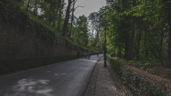 Jalan Mendaki Menuju Tempat Penjualan Tiket AlHambra