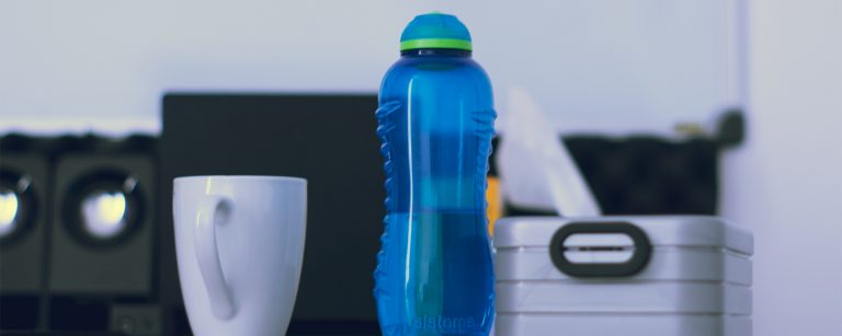 Kotak makan, botol air, gelas