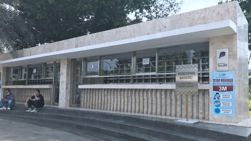 Tempat Penitipan Alas Kaki Istiqlal